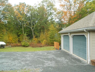 800 Warbler Ct, Hawley, PA 18428 - photo 3