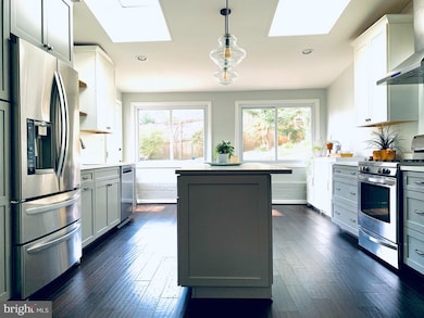 2826 Lorcom Ln, Arlington, VA 22207 - photo 3