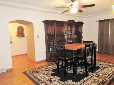 Dining room.