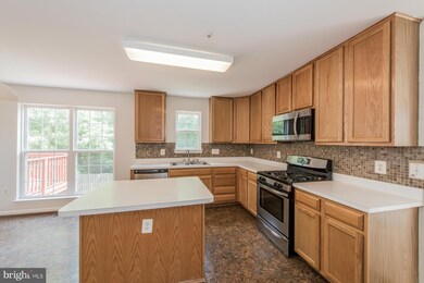 8905 Brae Brooke Dr, Lanham, MD 20706 - photo 6