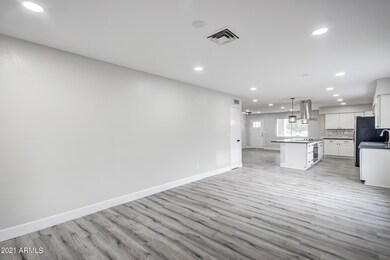 1216 E Ivyglen St-22