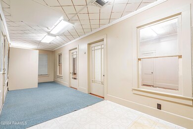 707 E University Foyer 2