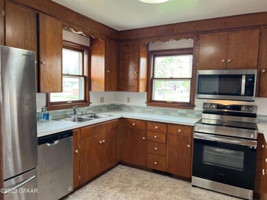 1619 S 17th St, Grand Forks, ND 58201 - photo 7