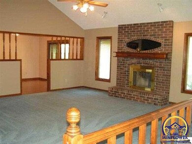 7044 SW 33rd St, Topeka, KS 66614 - photo 3