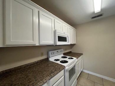 2720 Camelot Dr unit 302, Laredo, TX 78041 - photo 6