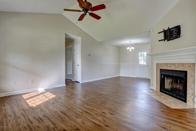 154 Settlers Cir, Jacksonville, NC 28546 - photo 4