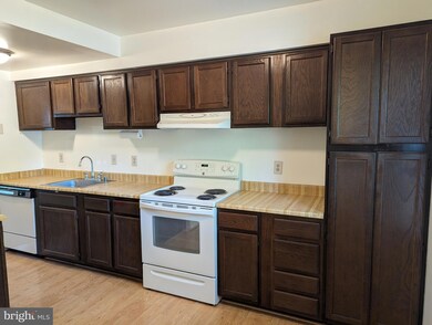 6436 Old Scotts Ct, Springfield, VA 22152 - photo 6