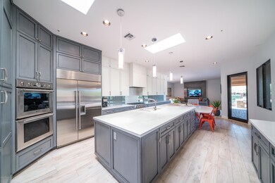 MAGNIFICENT KITCHEN