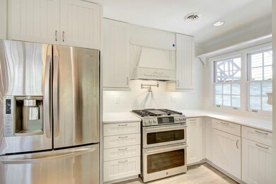 Kitchen w/ 6 Burner Gas Range /  Double Oven