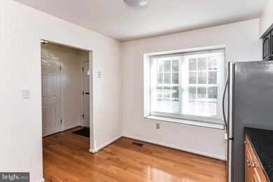9953 Longford Ct, Vienna, VA 22181 - photo 6