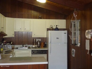 802 Broadmoor Dr, Lords Valley, PA 18428 - photo 3