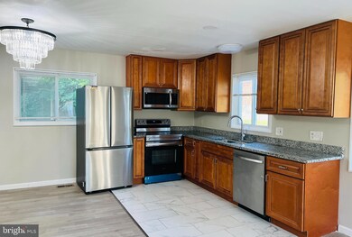 15907 Crest Dr, Woodbridge, VA 22191 - photo 2