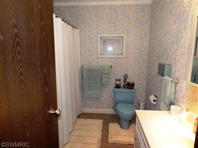 18129 Featherstone Rd, Constantine, MI 49042 - photo 6