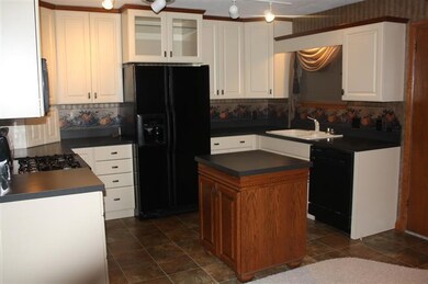 813 S Washington St, Hugoton, KS 67951 - photo 5