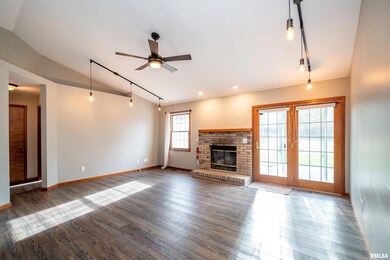 418 Bayside Dr, Germantown Hills, IL 61548 - photo 6