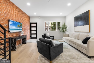 1604 S 8th St, Philadelphia, PA 19148 - photo 2