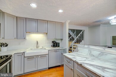 8103 Parkdale Ct, Springfield, VA 22153 - photo 3