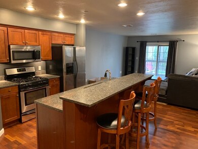 215 Longmeadow Rd unit 402, Taunton, MA 02780 - photo 2