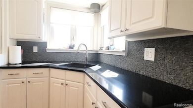 31701 Lamar Dr, Farmington, MI 48336 - photo 7