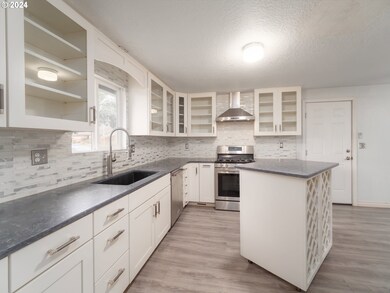 324 St John St, Sutherlin, OR 97479 - photo 6