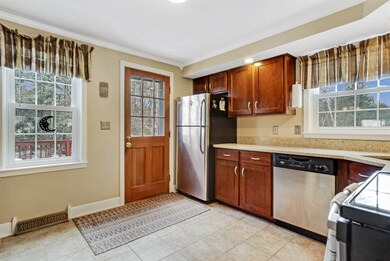 19 Colonial Ave, Nashua, NH 03062 - photo 5