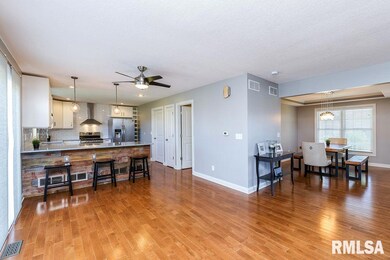 4 Jacob Dr, Eldridge, IA 52748 - photo 2