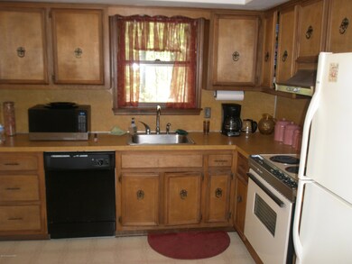 120 Laurel Ln, Effort, PA 18330 - photo 3