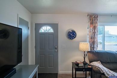 1102 NE 16th Ave, Albany, OR 97321 - photo 5