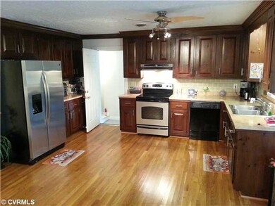11137 Linderwood Dr, Mechanicsville, VA 23116 - photo 2