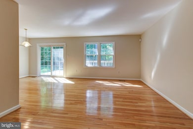 12301 Coleraine Ct, Reston, VA 20191 - photo 4