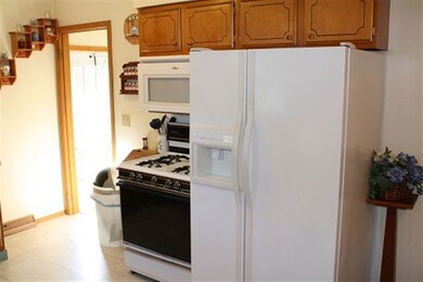 2202 W 35th St, Davenport, IA 52806 - photo 7