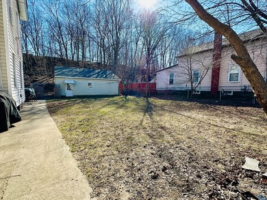 21 Franklin St, Millers Falls, MA 01349 - photo 6