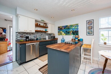 945 Main St. SUPERCUTE KITCHEN