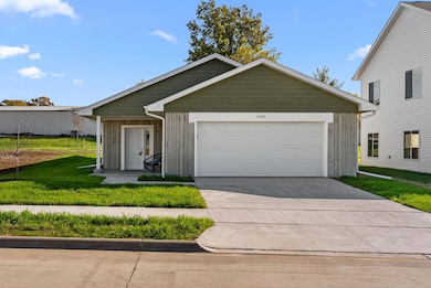 1410 Duncan Dr, Muscatine, IA 52761 - photo 2