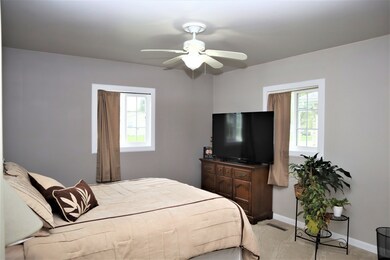 921 Berkley St, Carpentersville, IL 60110 - photo 6