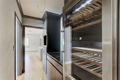 BUTLERS PANTRY WITH FULL SIZE WINE FRIDGE