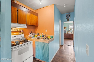 112 & 118 W Moxee Ave, Moxee, WA 98936 - photo 4