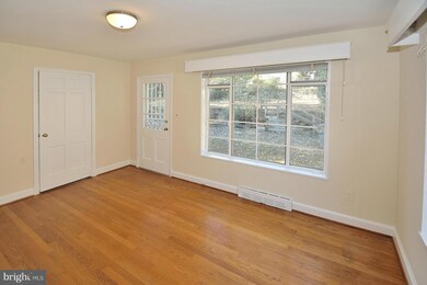 502 W Taylor Run Pkwy, Alexandria, VA 22314 - photo 5