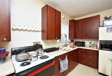 139 Van Molan St, Houston, TX 77022 - photo 3