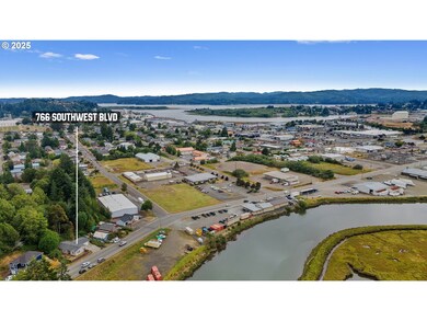766 Southwest Blvd, Coos Bay, OR 97420 - photo 6