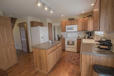 6487 Gossamer Ct, Westerville, OH 43081 - photo 2