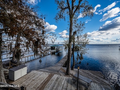 Deckoverlake