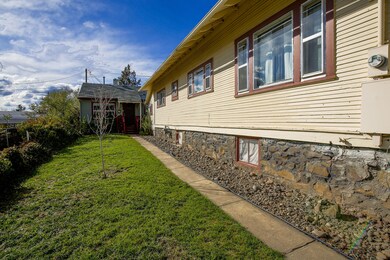 327 Jefferson St, Klamath Falls, OR 97601 - photo 5