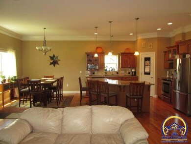 2728 SW Bluestem Dr, Topeka, KS 66614 - photo 3