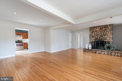 12817 Beechtree Ln, Bowie, MD 20715 - photo 7