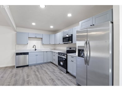 514 E 2nd Ave, Riddle, OR 97469 - photo 7