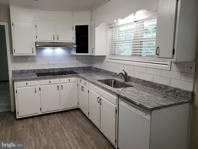 120 Longview Dr, Alexandria, VA 22314 - photo 2