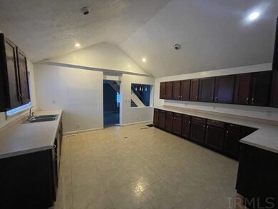 607 N Madison Ave, Fowler, IN 47944 - photo 2