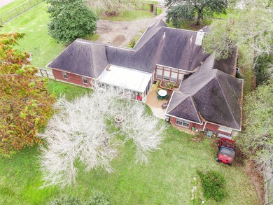 1675 E South St, Alvin, TX 77511 - photo 2