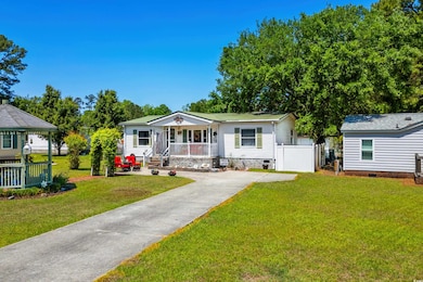 View of front of house with covered porch, drivewa